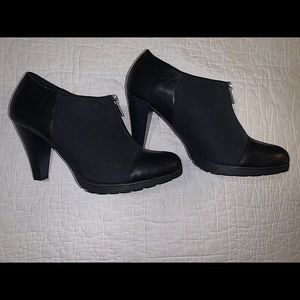 Cute Heeled ankle booties WhiteMT brand sz9
